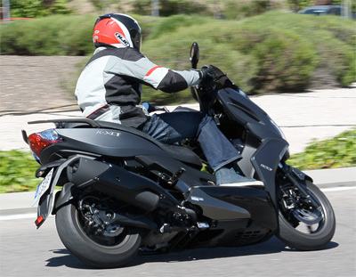 Cuidado con el exceso de confianza: la mayoría de los accidentes se producen en los trayectos cotidianos, en zonas bien conocidas. conduccion-defensiva-seguridad-kymco-k-xct-p