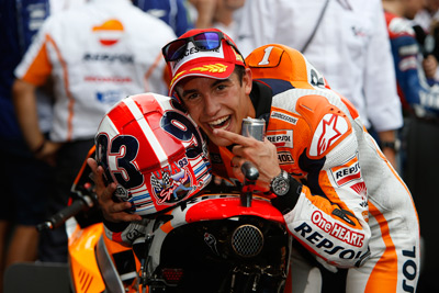 Marc Márquez tras su victoria en Indianapolis 2014 marquez-casco-indy-2014