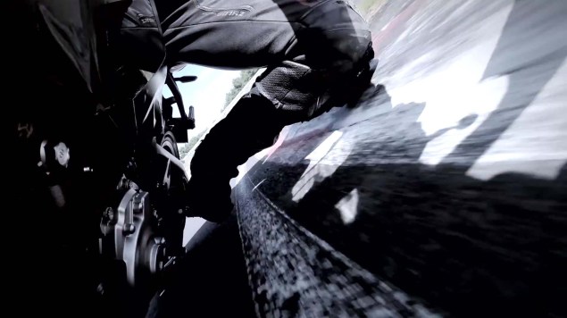 2015-Yamaha-YZF-R1-video teaser2