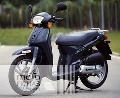 Honda Scoopy 100 del año 1998 con matrícula de Barcelona, por supuesto honda scoopy 100 1998