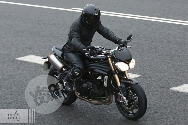 Triumph-Speed-Triple-2015-foto-espia