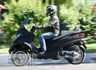 La estabilidad ha sido una de las grandes mejoras de esta nueva generación piaggio-mp3-500-lt-2014-prueba accion3
