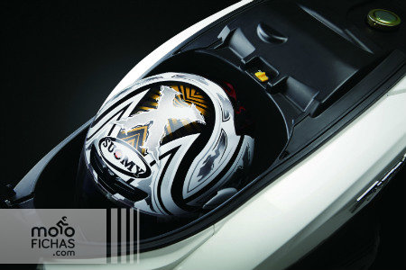 prueba sym symphony st 125 detalle hueco casco2
