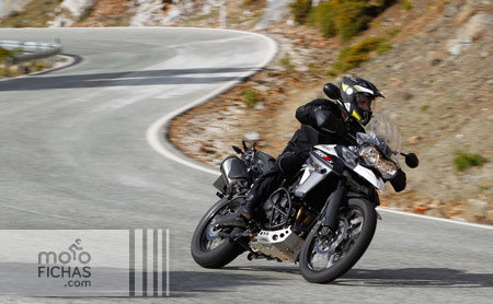 prueba-triumph-tiger-800-XC-2015-accion-lateral