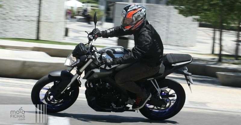 prueba yamaha MT-125 accion texto