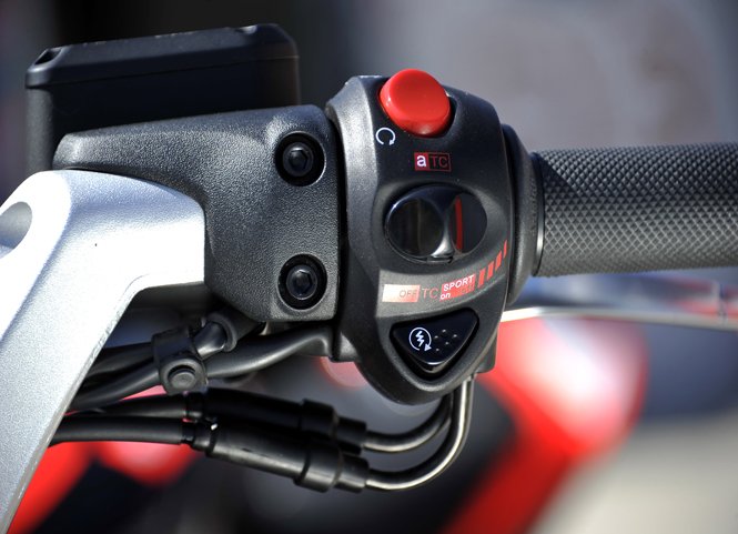 nuevo_aprilia_srv_850_abs_atc