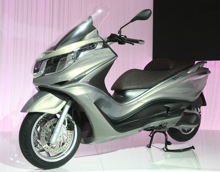 nuevo-piaggio-x-10-2012-perfil