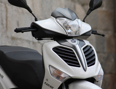 prueba-keeway-logik-125-detalle-frontal-lateral